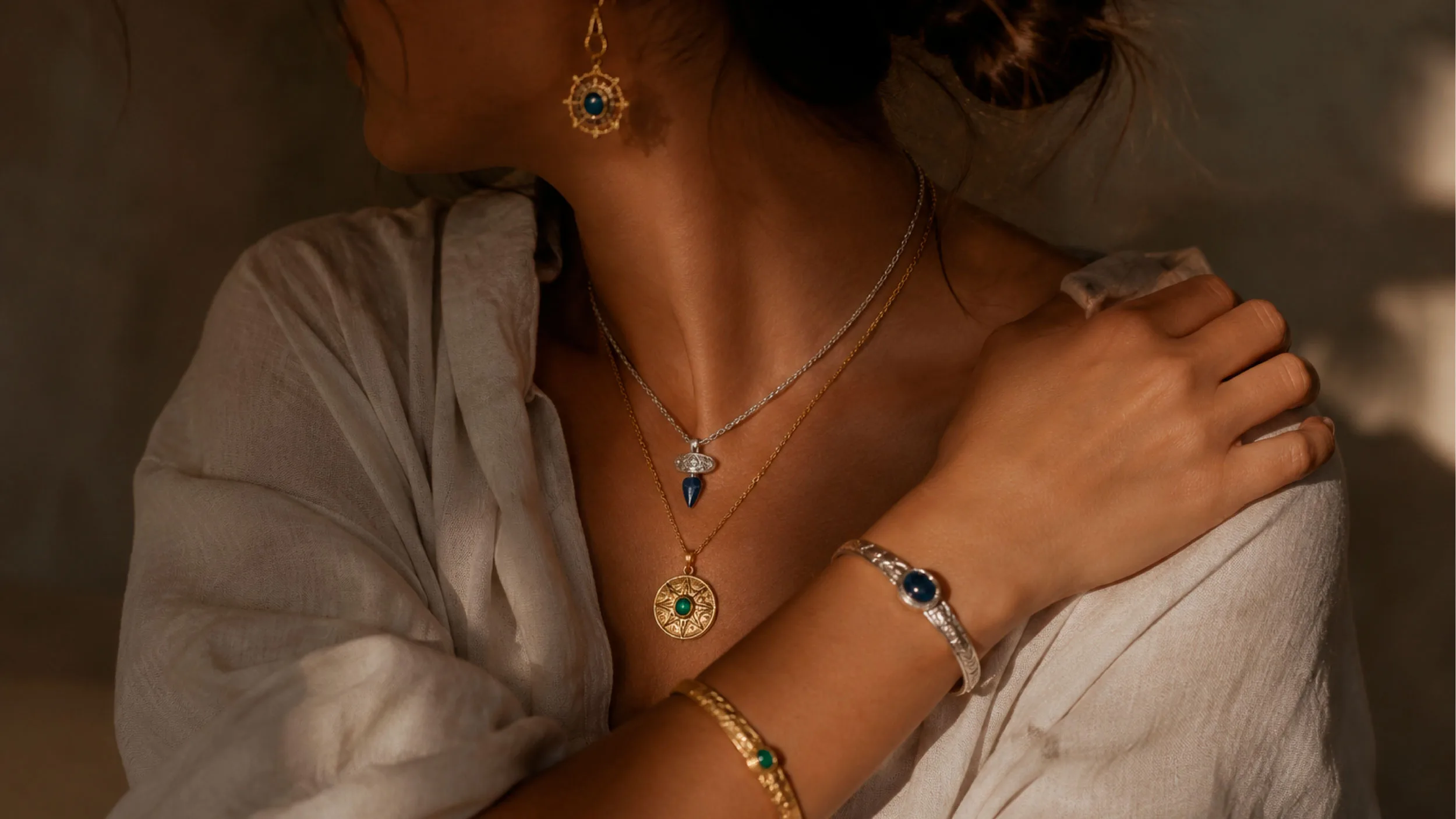 Detalle de joyería en oro de Aurikai