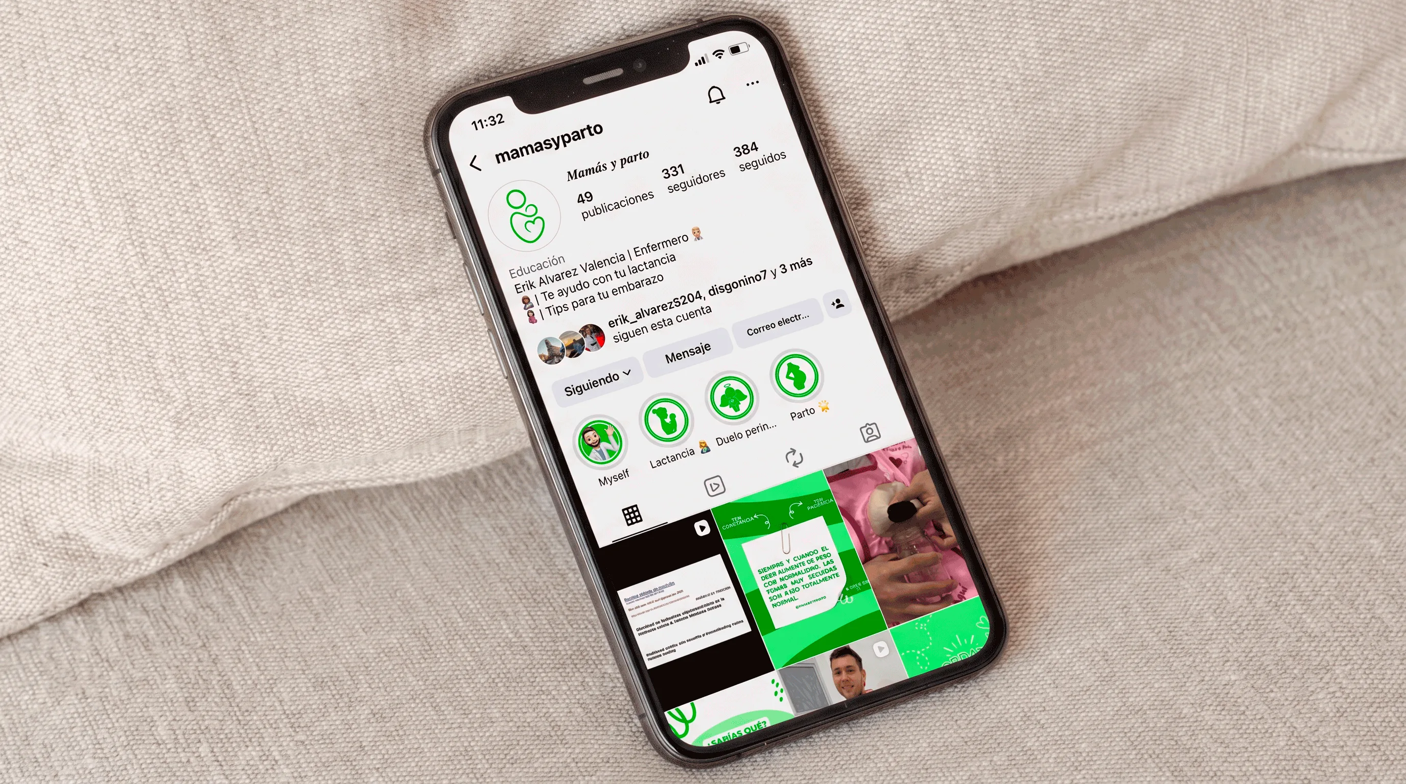 Perfil de Instagram de Mamás y Parto en un teléfono